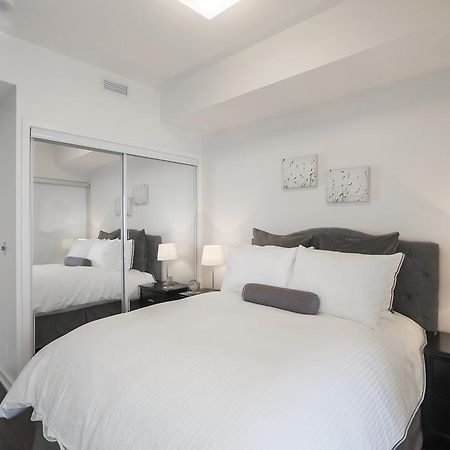 Noel Suites - York And Simcoe St. Τορόντο Εξωτερικό φωτογραφία