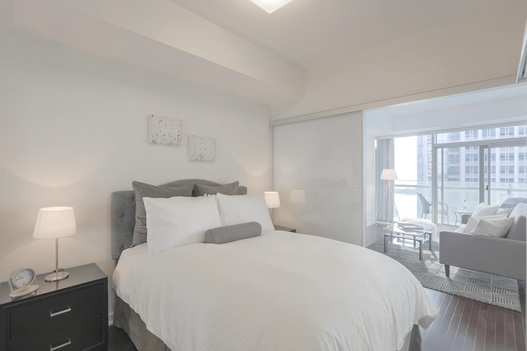 Noel Suites - York And Simcoe St. Τορόντο Εξωτερικό φωτογραφία