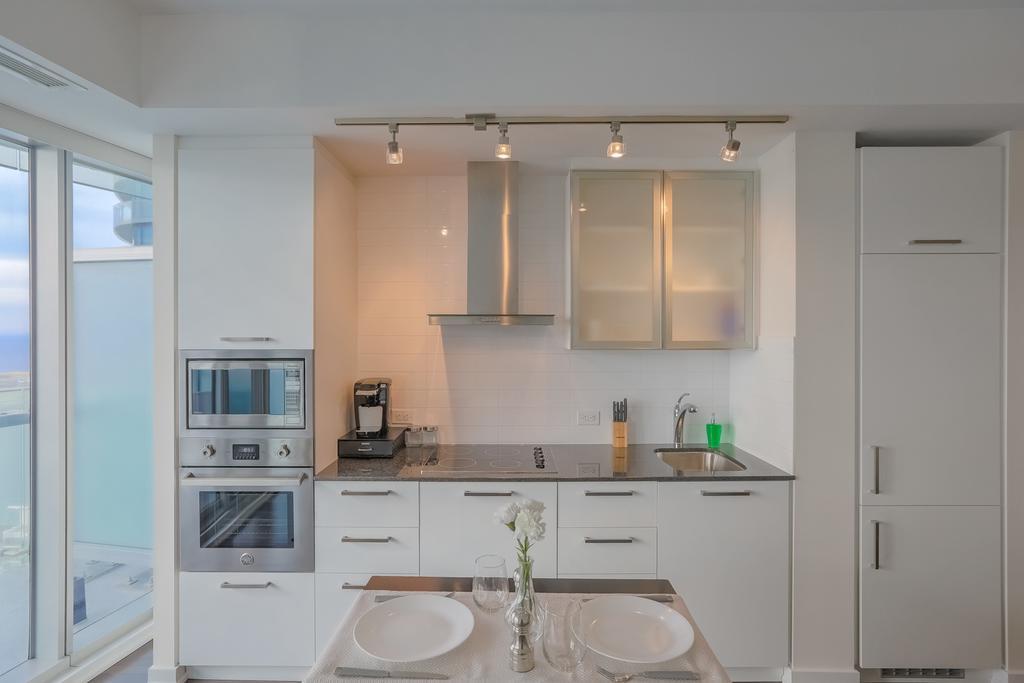 Noel Suites - York And Simcoe St. Τορόντο Εξωτερικό φωτογραφία