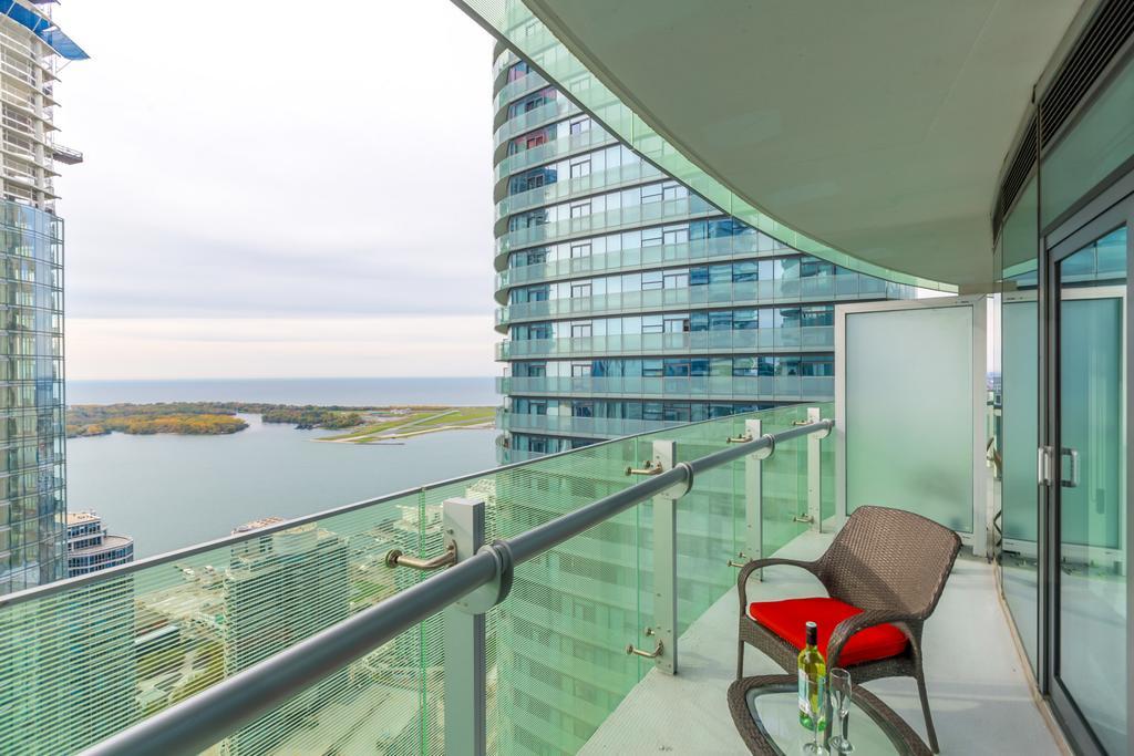 Noel Suites - York And Simcoe St. Τορόντο Εξωτερικό φωτογραφία