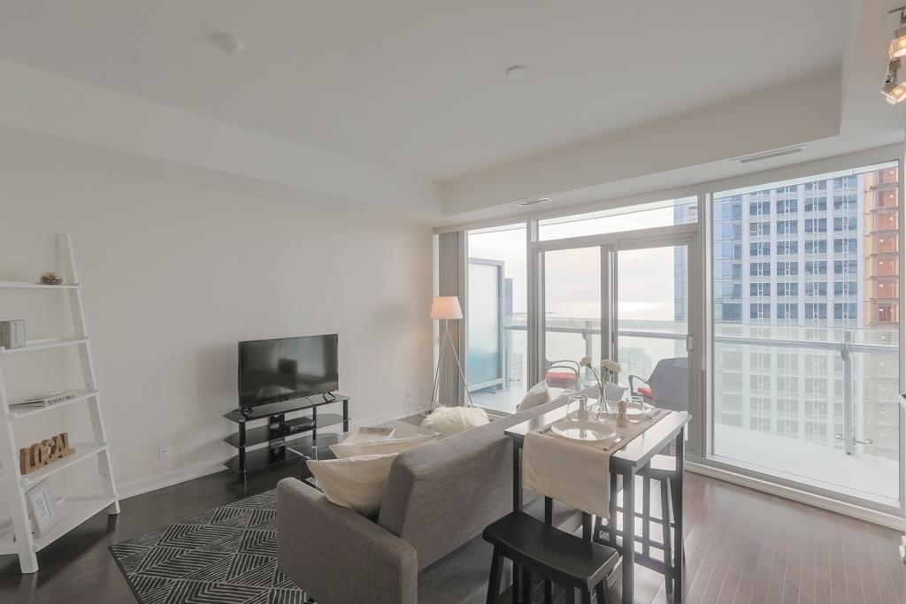 Noel Suites - York And Simcoe St. Τορόντο Εξωτερικό φωτογραφία
