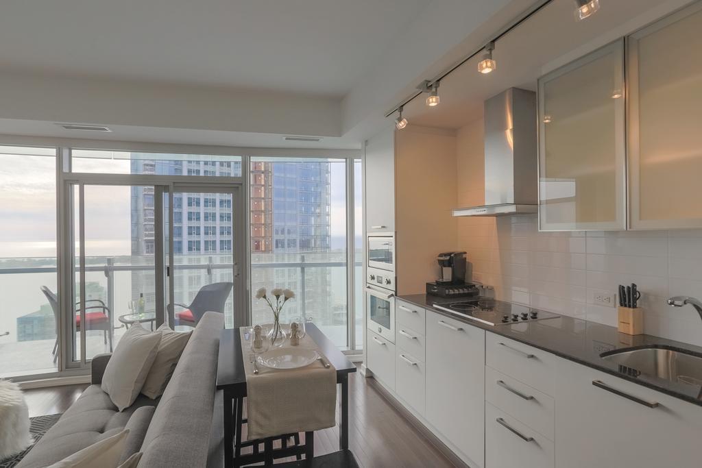 Noel Suites - York And Simcoe St. Τορόντο Εξωτερικό φωτογραφία