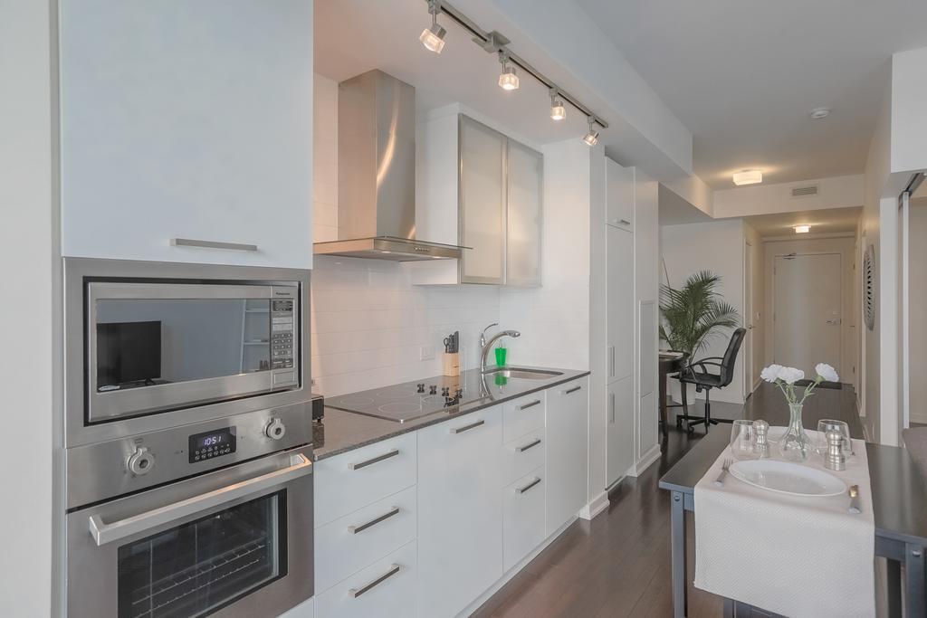Noel Suites - York And Simcoe St. Τορόντο Εξωτερικό φωτογραφία